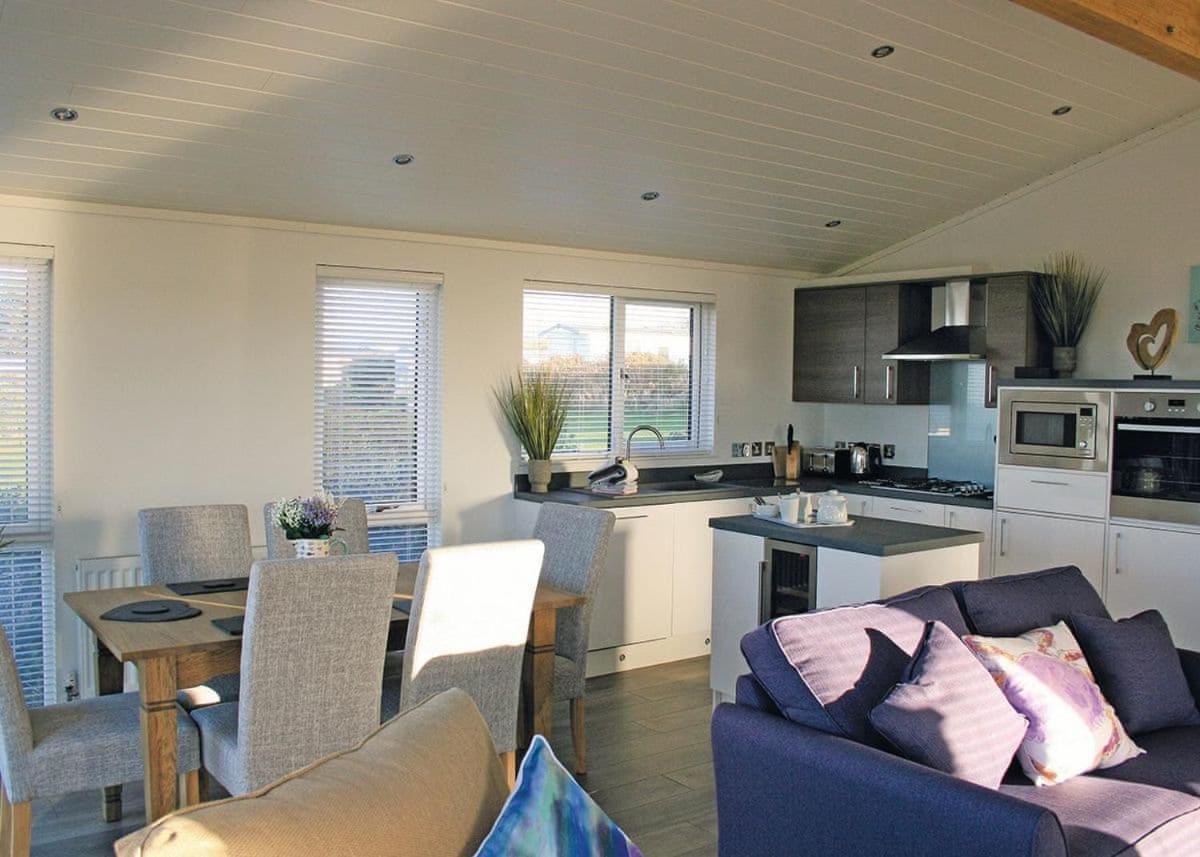Fishguard Bay Resort Llanllawer Екстериор снимка