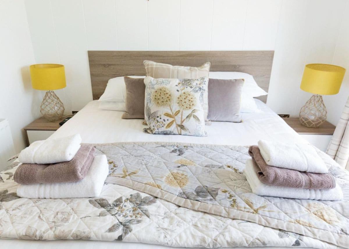 Fishguard Bay Resort Llanllawer Екстериор снимка
