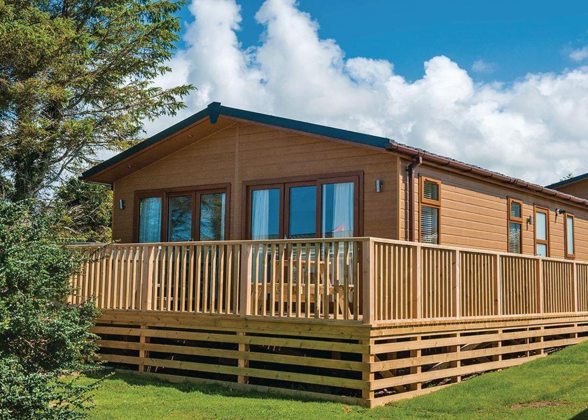 Fishguard Bay Resort Llanllawer Екстериор снимка