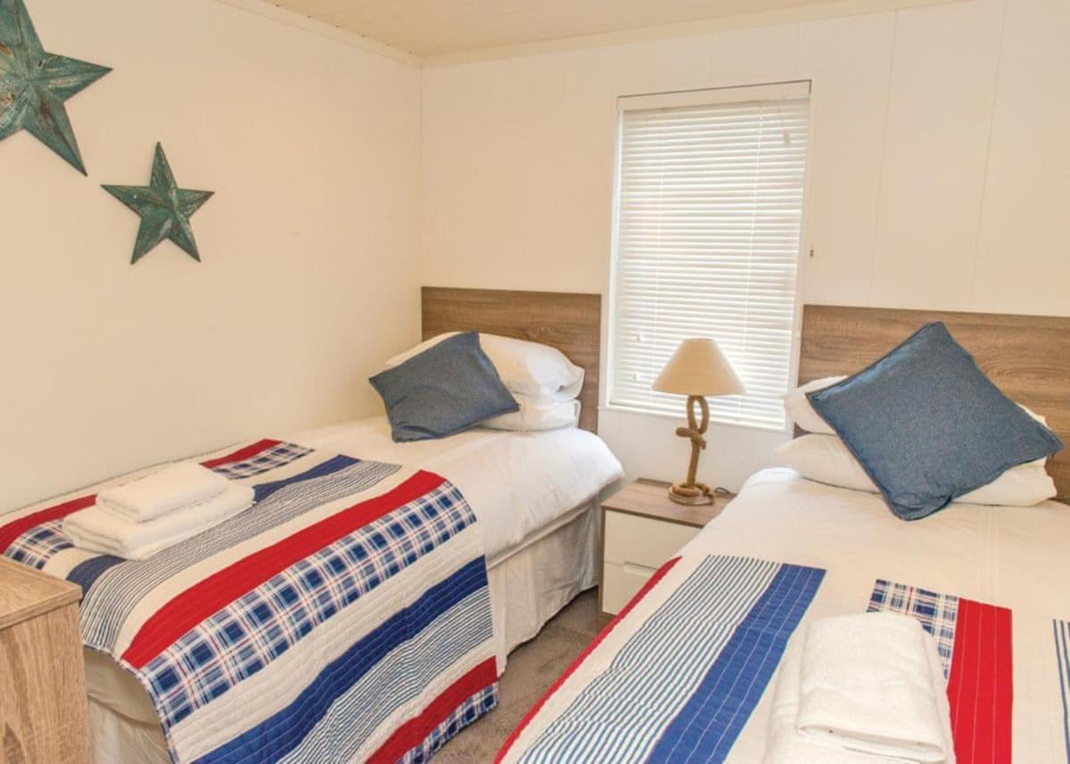 Fishguard Bay Resort Llanllawer Екстериор снимка
